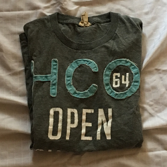 2 Men's Hollister Graphic T-shirts. - Picture 4 of 4